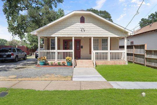 This beautiful home with a covered porch awaits you to relaxe and enjoy the sunset.