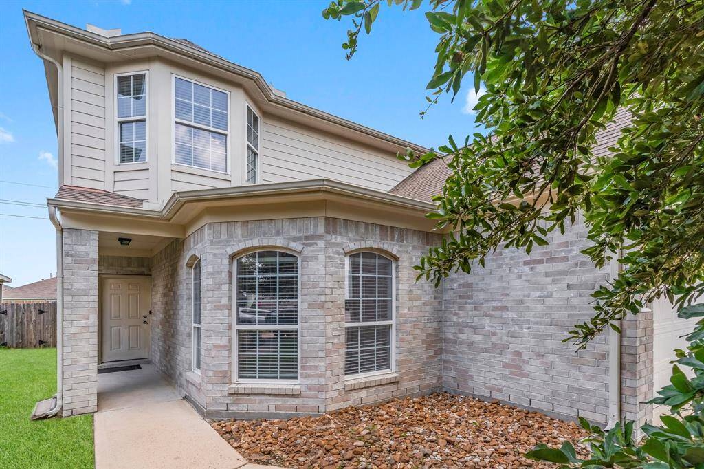 2437 Aspen Dale Front of Home