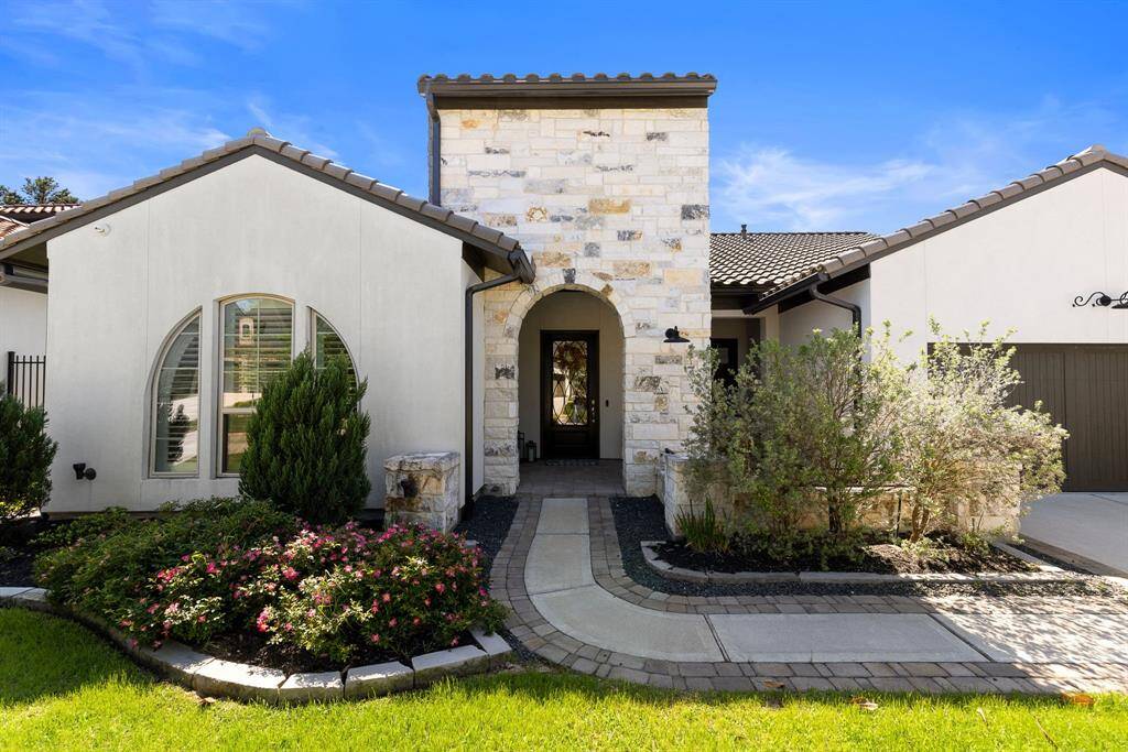 Stucco and stone, modern elevation