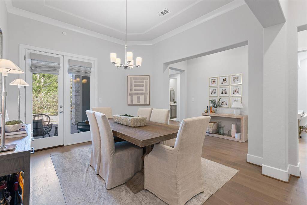 Dining that opens up to the front courtyard