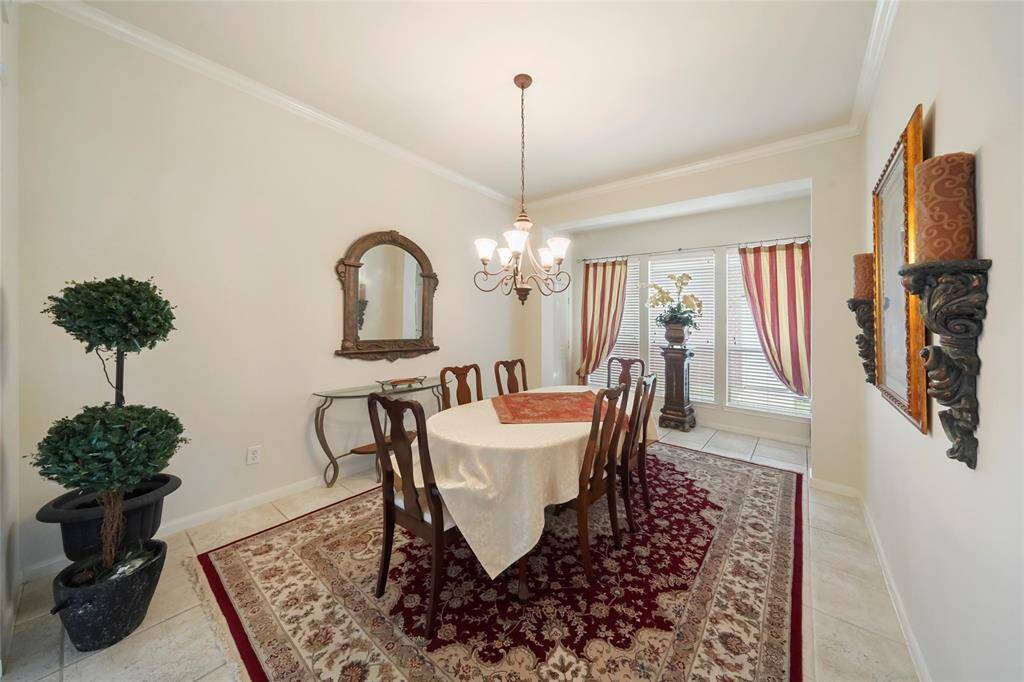 Formal dining room .