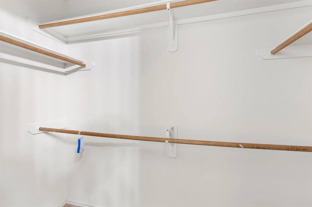 Primary suite walk in closet