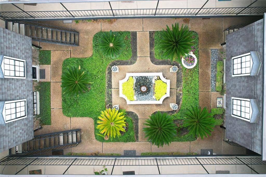 Another view of the lovely courtyard!