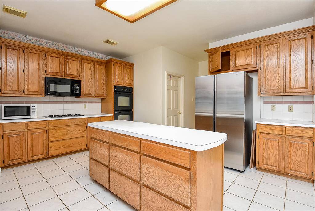 Refrigerator is included