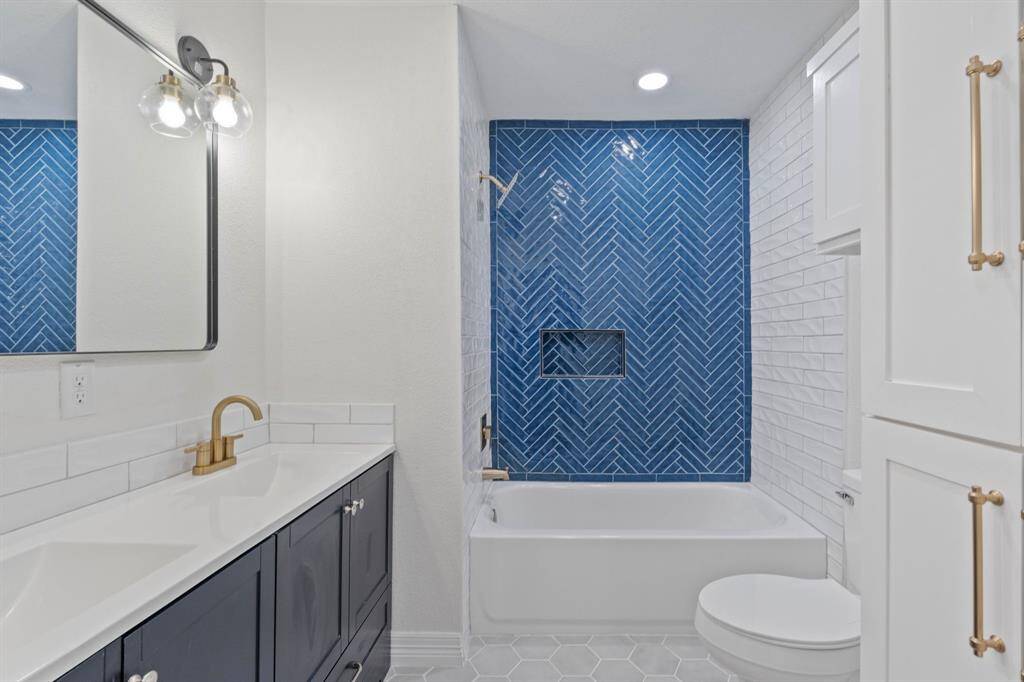 Secondary bathroom