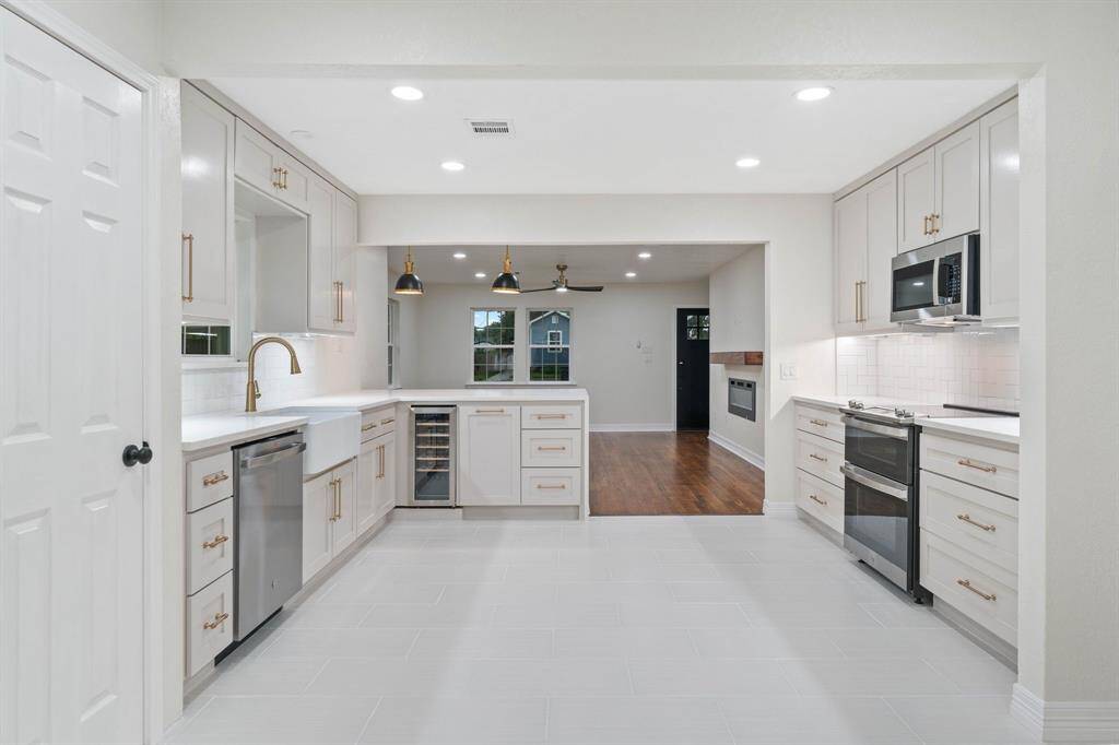 Modern Kitchen with tons of space