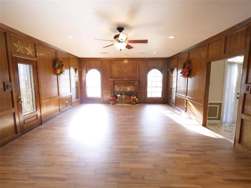 Spacious living area with fireplace