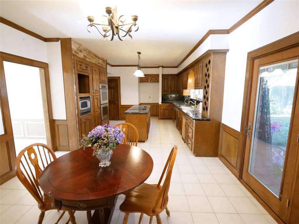 Spacious Kitchen