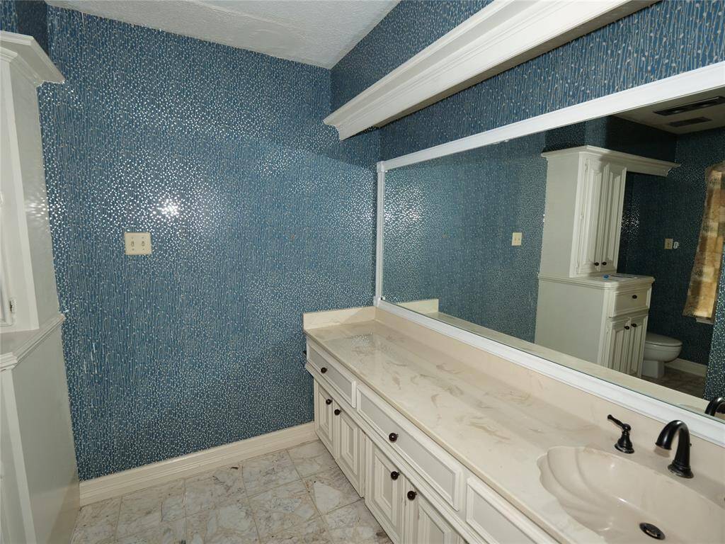 2nd bedroom bath
