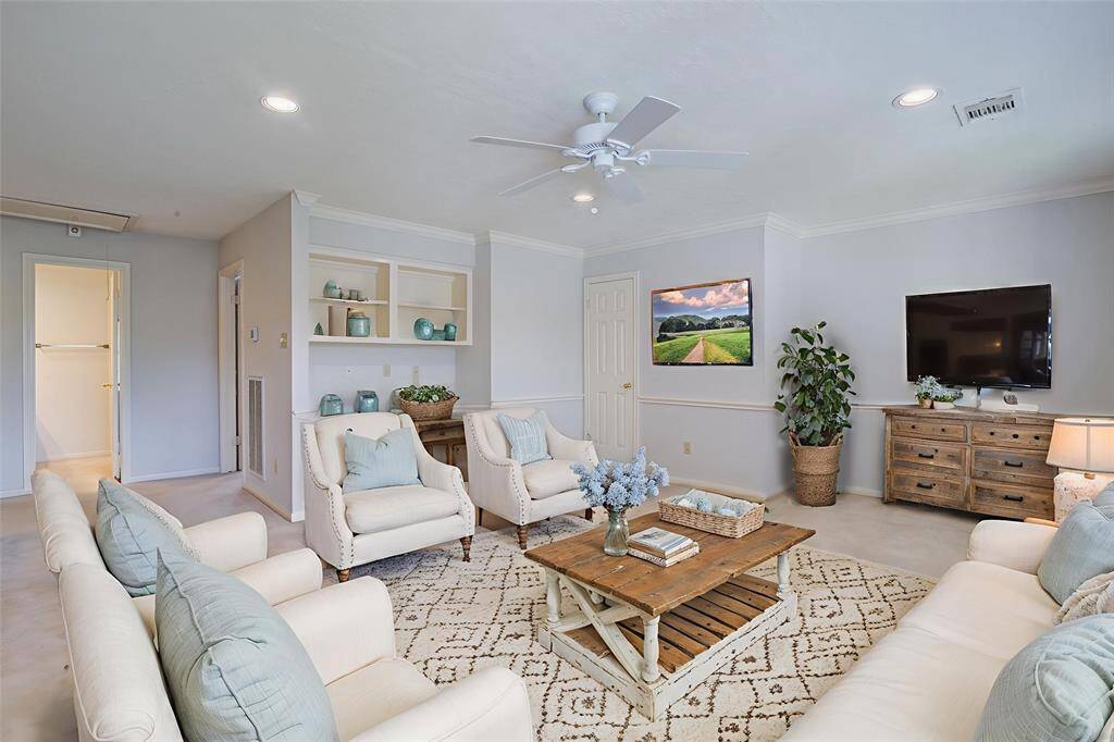 Virtually Staged. Second level large flex space. So many possibilities.