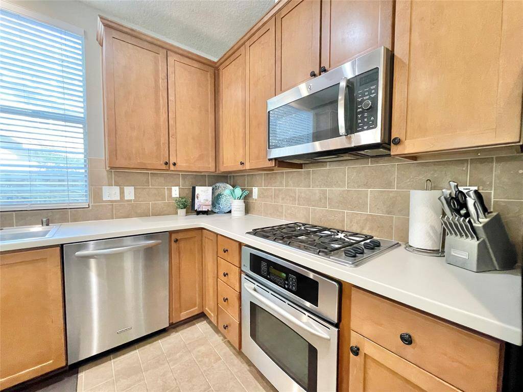 Gas cooktop too.