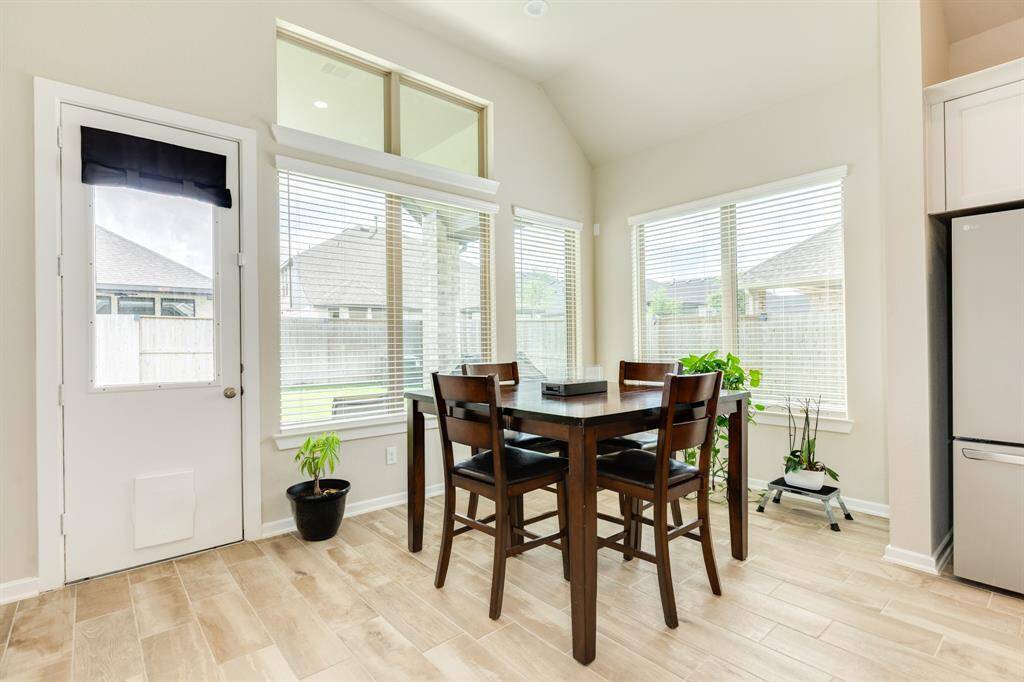 kitchen has a dining area surrounded by oversized windows that allow natural sunlight to flood the space. They would also give stunning views of the surrounding landscape