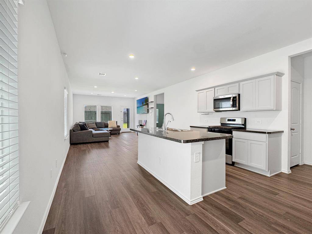 Entry to main area - open floorplan