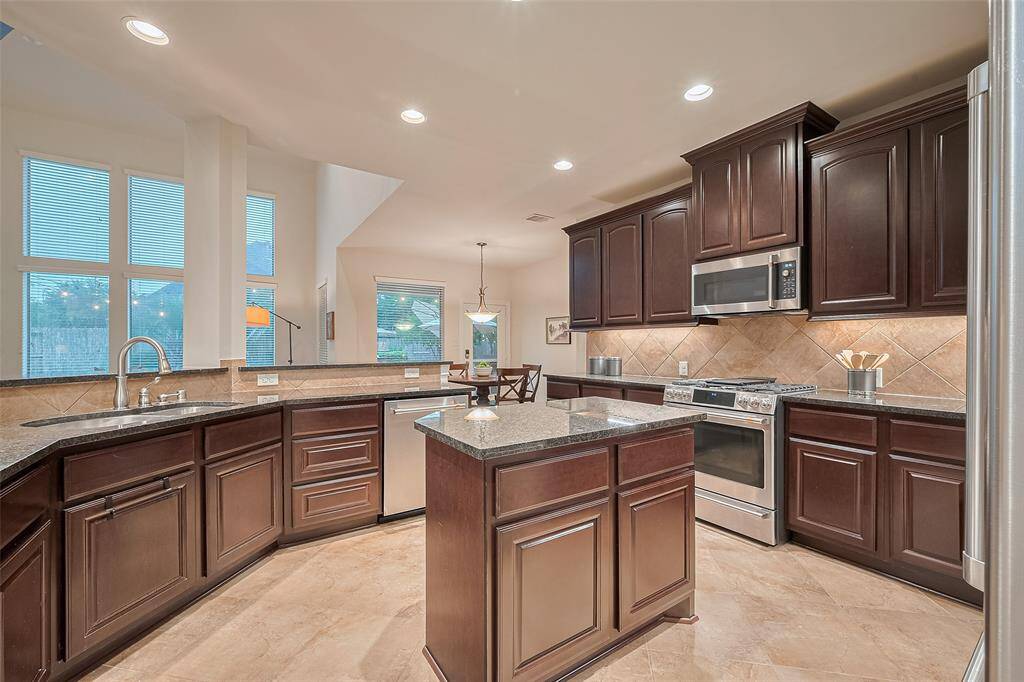 This view captures the open-concept floorplan - seamlessly connecting the ktichen, family room and breakfast area