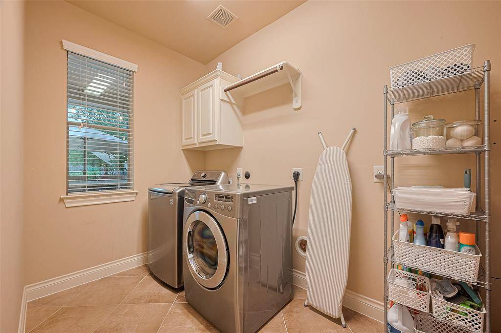 Here's the utility room with room to spare for another frig/freezer
