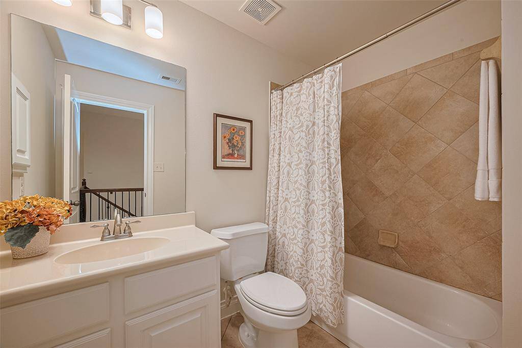 Full bath associated with secondary bedroom 3