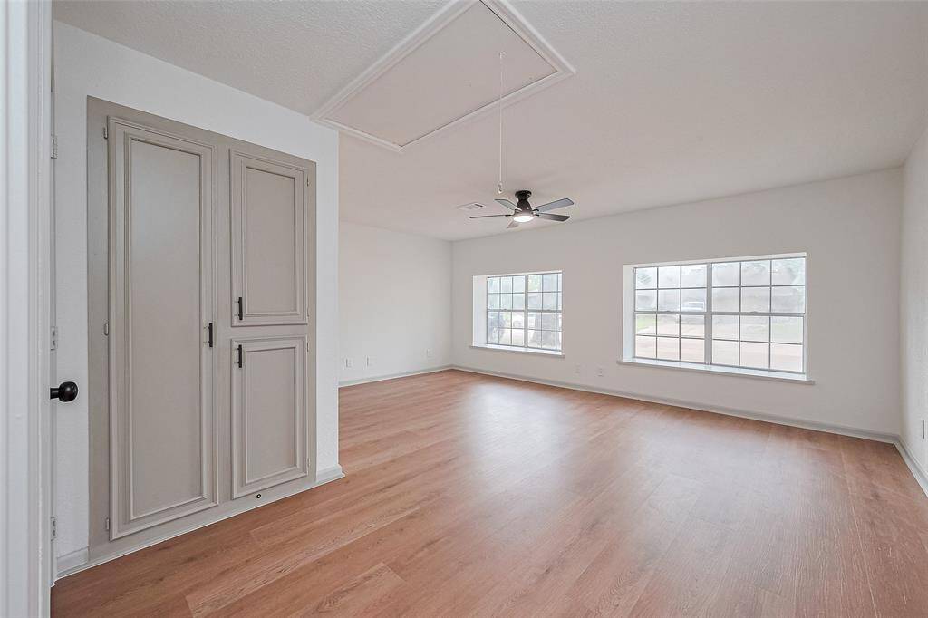 This can be a bedroom office or additional living area...possibilities are endless
