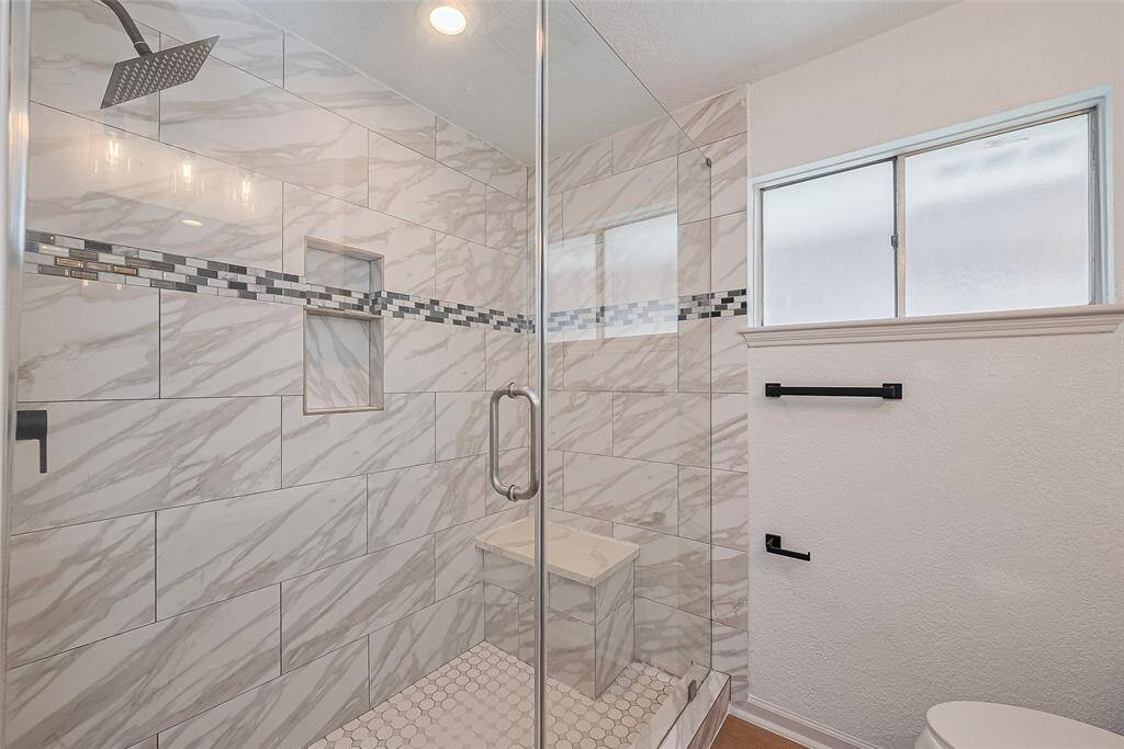 Primary shower only with bench