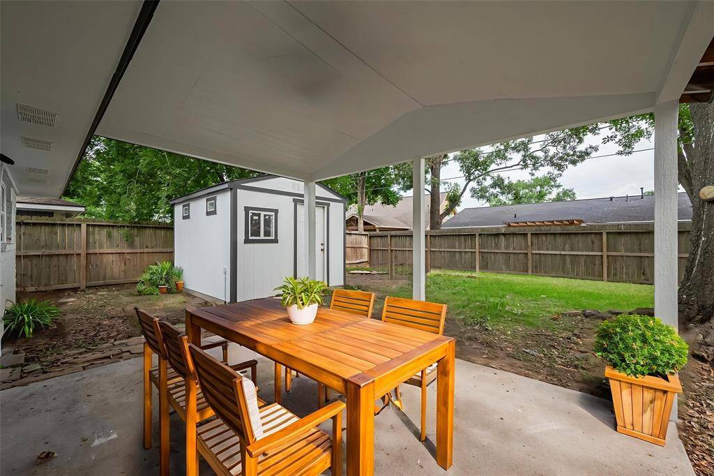 Outdoor covered Patio (Virtually Staged)