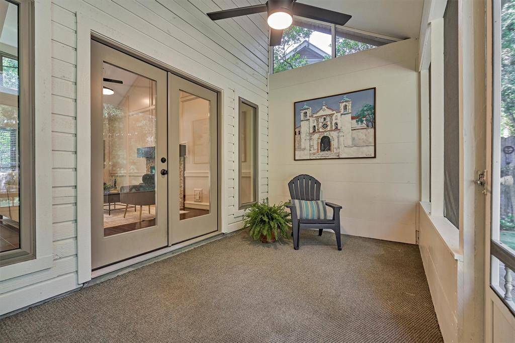 Screened porch - relaxing space in the morning or evening.