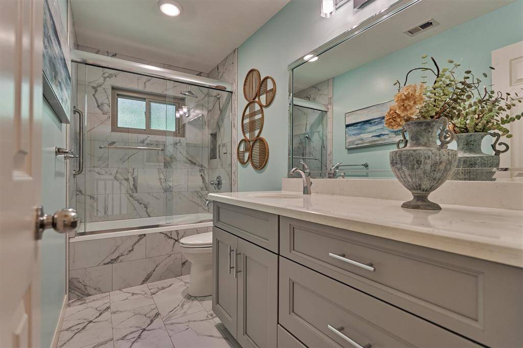 Secondary Bathroom. Fully updated. Tub/Shower combo. Large vanity with great storage. Upstairs.