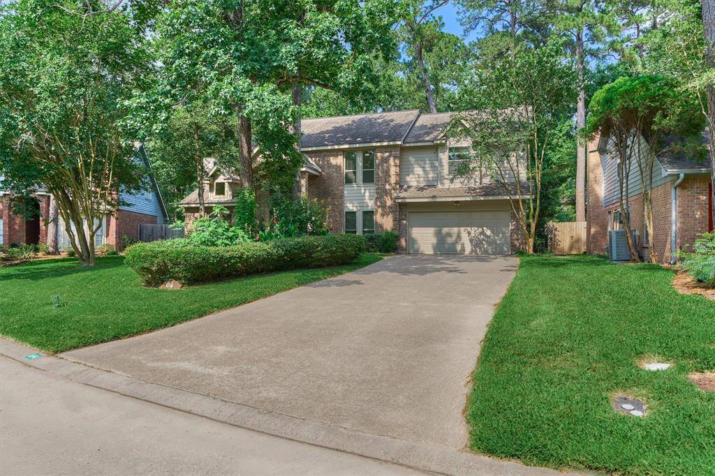 Nice long double driveway for plenty of parking.