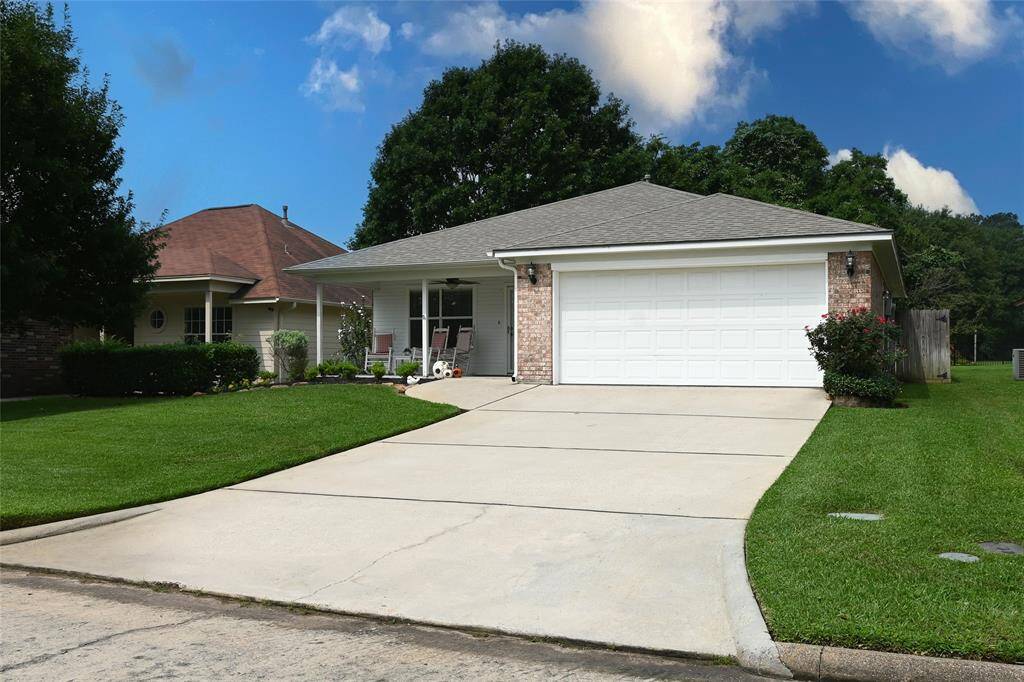 Doublewide driveway for ample parking