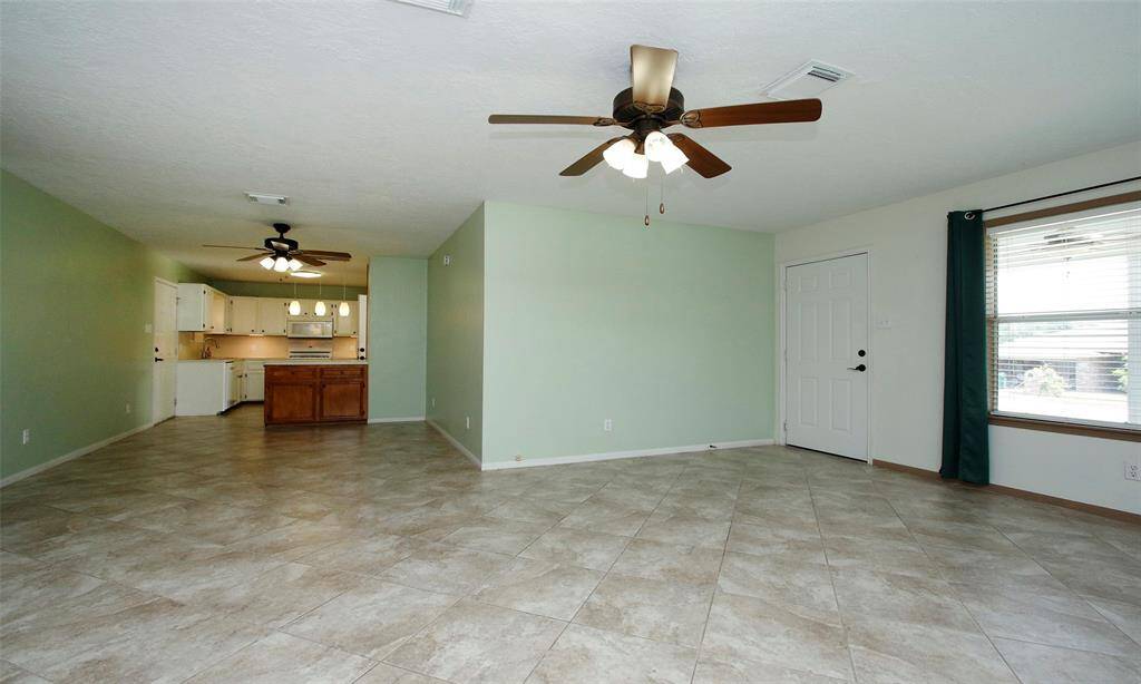 Open floorplan is great for hosting!