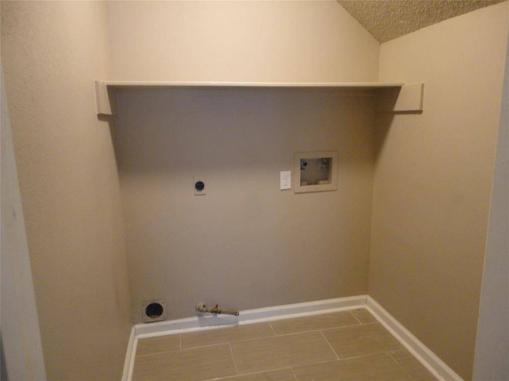 1F LAUNDRY ROOM