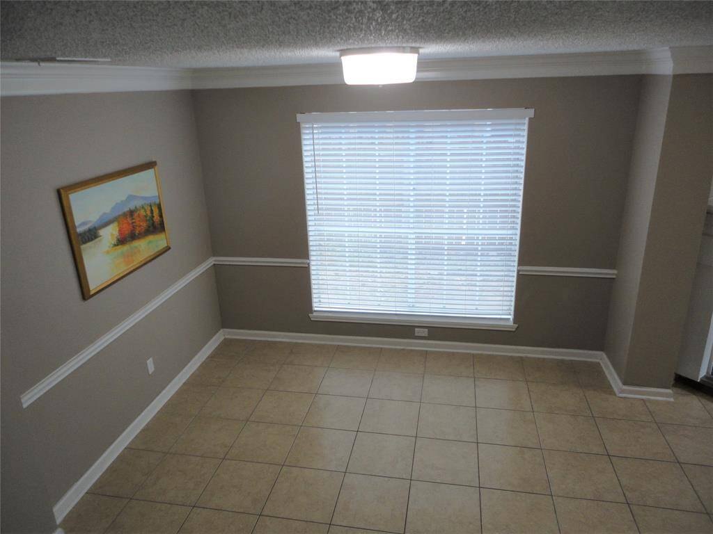 FORMAL DINING