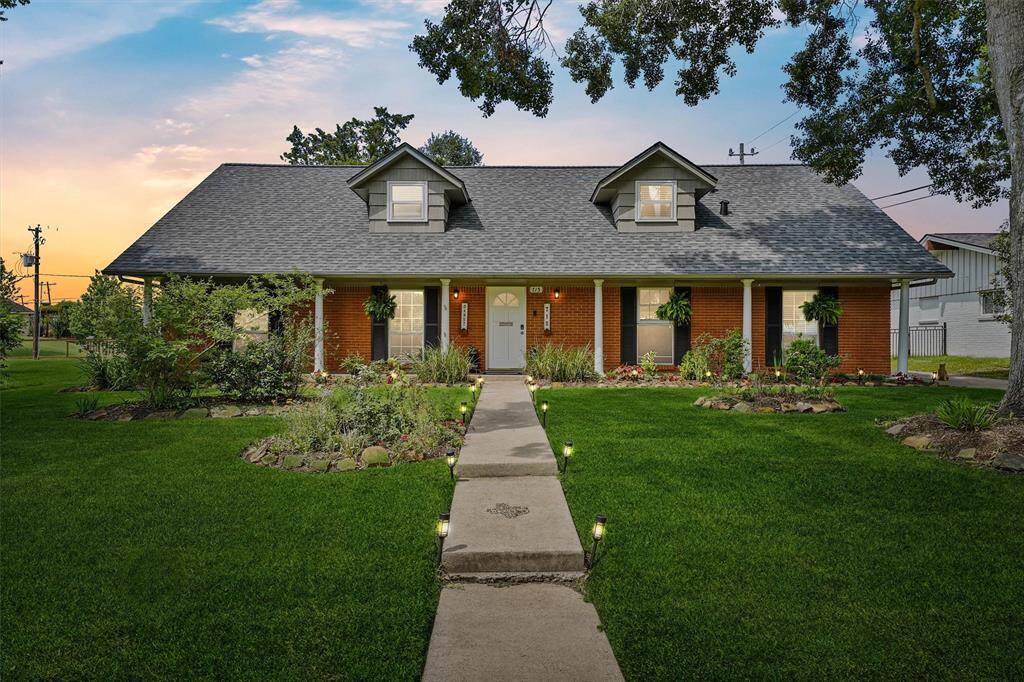 Stunning sunset view of the front.