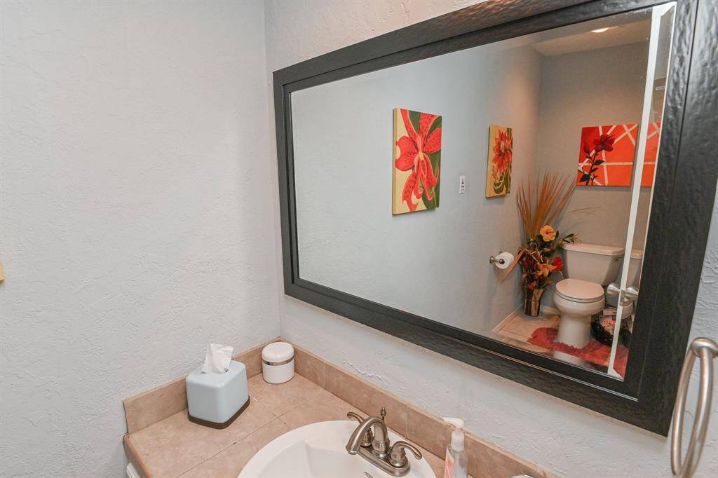 The bathroom for the second bedroom.