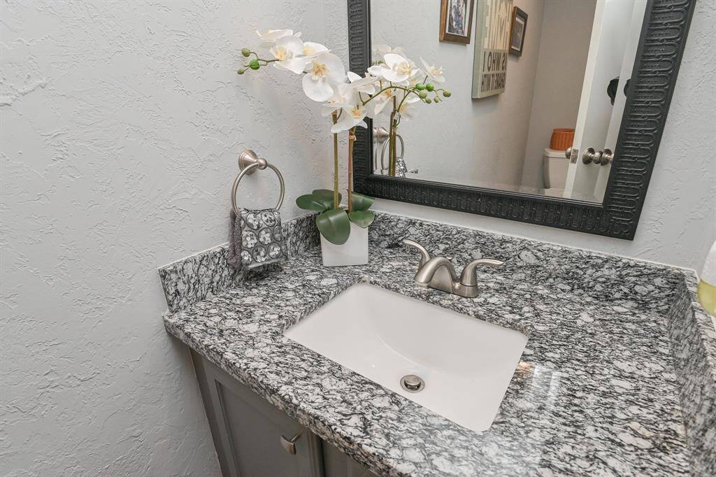 Beautifully updated half bath.