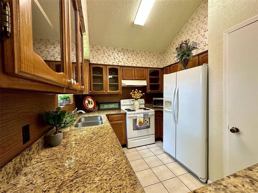 Refrigerator and Microwave Stays