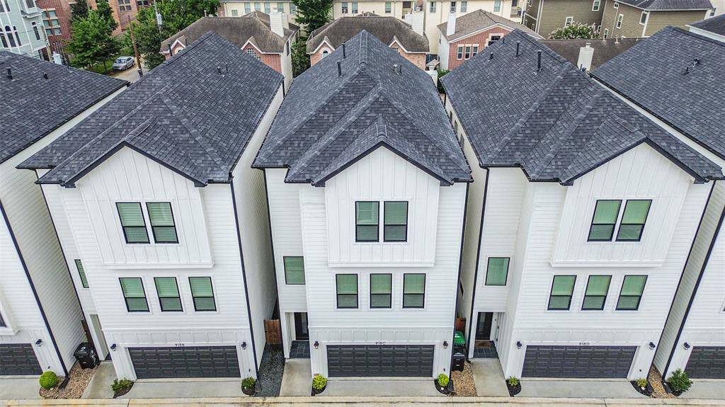 Middle townhome