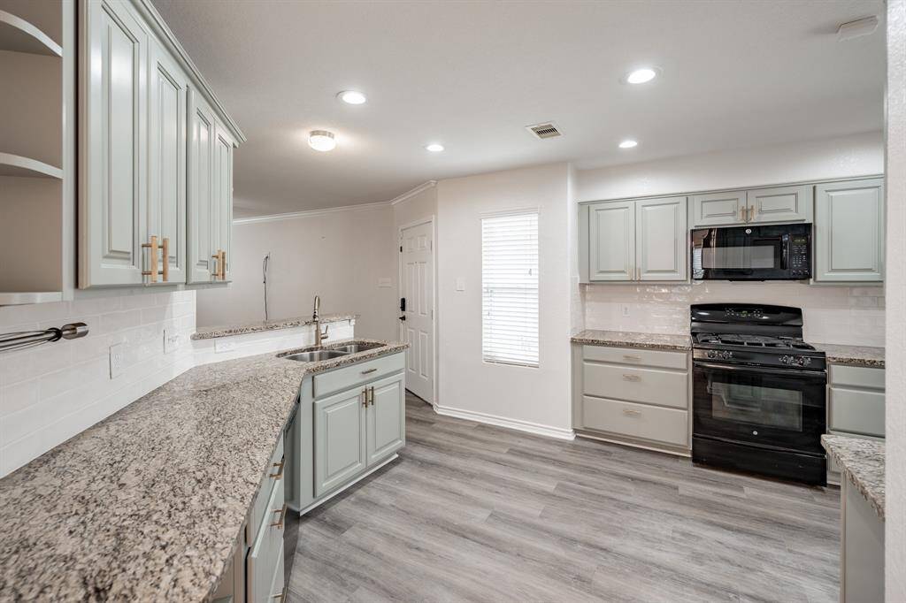 Granite Countertops and Gas Range