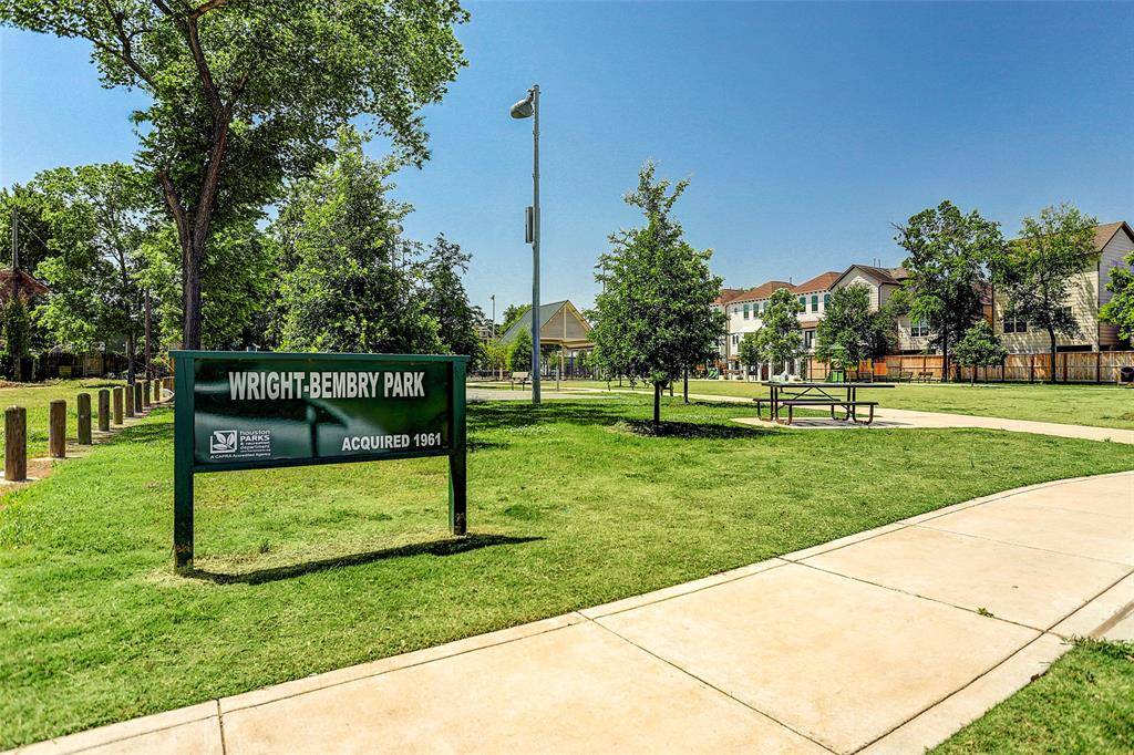 Shady Acres - Heights Amenities
